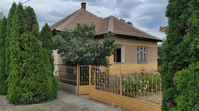 Eladó családi ház, Tófaluban 17 M Ft, 3 szobás