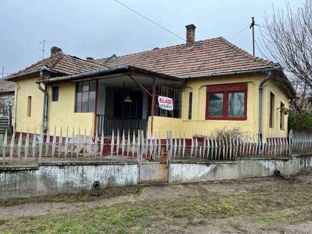 Eladó ikerház, Pincehelyen, Deák Ferenc utcában 11.9 M Ft