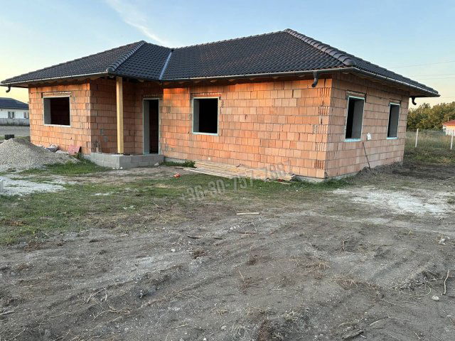 Eladó családi ház, Szigetcsépen 94.9 M Ft, 5 szobás