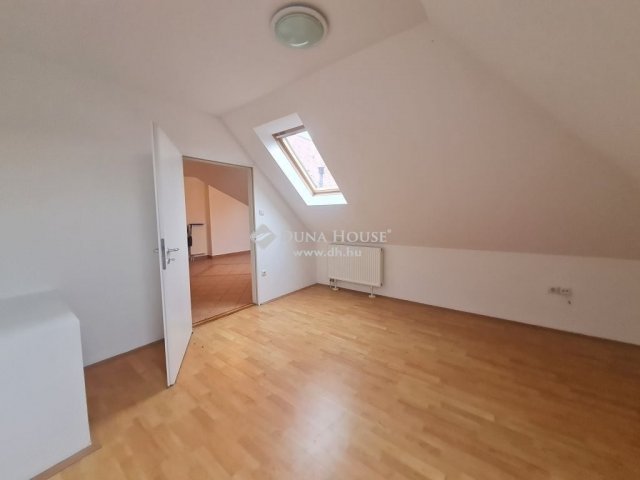 Eladó téglalakás, Badacsonytomajon 59.9 M Ft, 4 szobás