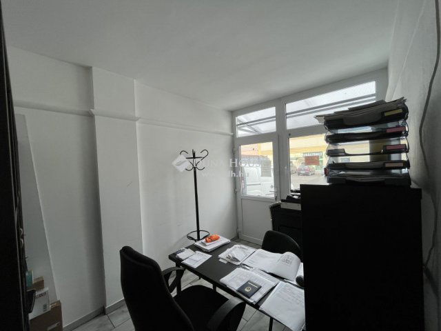 Eladó családi ház, Bonyhádon 252.934 M Ft, 9 szobás