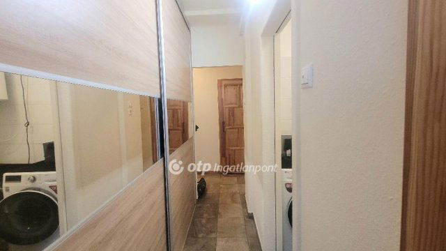 Eladó téglalakás, Jászberényben 37.9 M Ft, 2+1 szobás