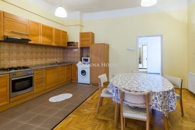 Eladó téglalakás, Budapesten, V. kerületben 120 M Ft, 3 szobás