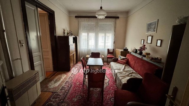 Eladó családi ház, Pápán 36.9 M Ft, 2 szobás