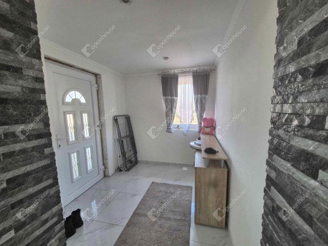 Eladó családi ház, Pécelen 49.5 M Ft, 3 szobás