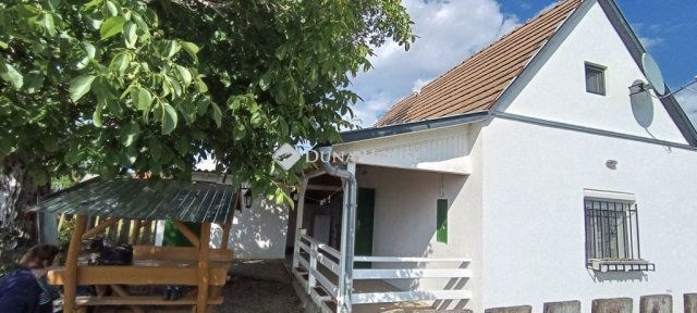 Eladó családi ház, Szentlőrincen 13.5 M Ft, 1 szobás