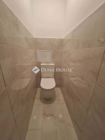 Eladó téglalakás, Pécsett 59.9 M Ft, 3 szobás