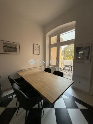 Eladó téglalakás, Pécsett 48 M Ft, 2 szobás