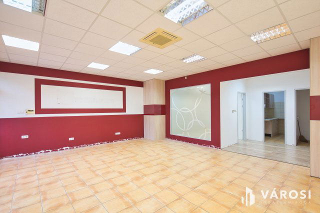 Kiadó üzlethelyiség, Békéscsabán 300 E Ft / hó