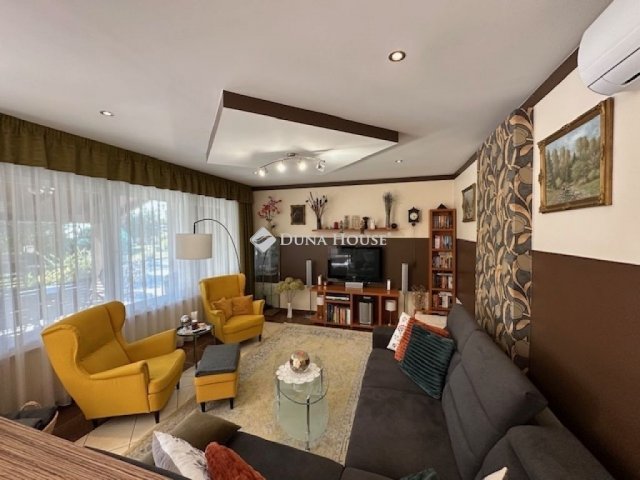 Eladó családi ház, Nagyvenyimen 129.9 M Ft, 4 szobás