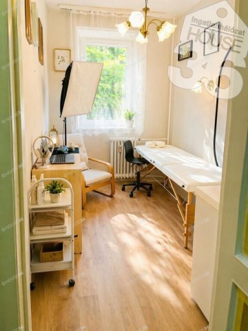 Eladó panellakás, Szekszárdon 37.59 M Ft, 3 szobás