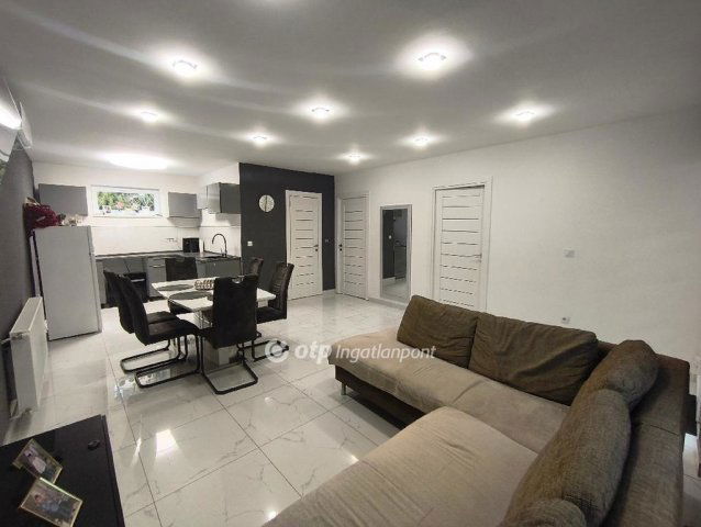 Eladó családi ház, Pusztaszabolcson 61.9 M Ft, 3 szobás