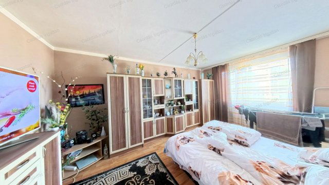 Eladó panellakás, Veszprémben, Stromfeld Aurél utcában 32 M Ft