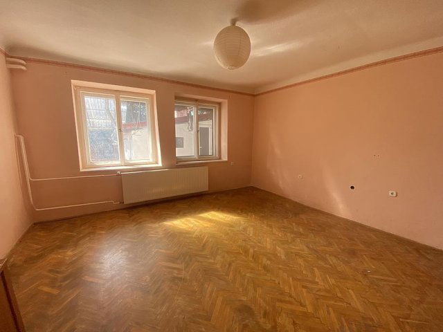 Eladó családi ház, Budapesten, III. kerületben 74.9 M Ft