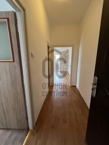 Eladó téglalakás, Komlón 22.99 M Ft, 2 szobás