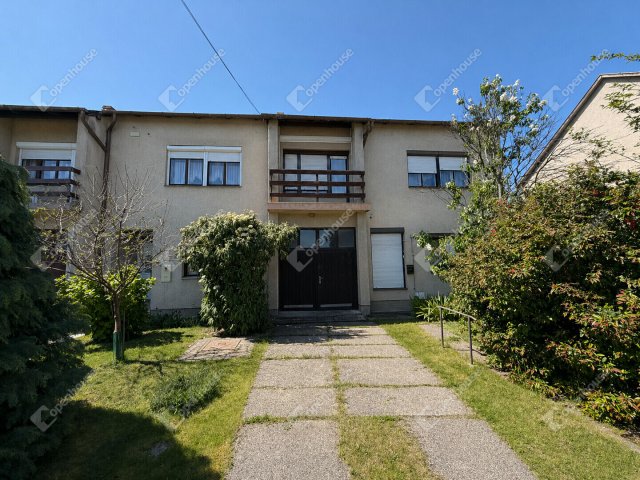 Eladó sorház, Sárváron 49.9 M Ft, 3 szobás