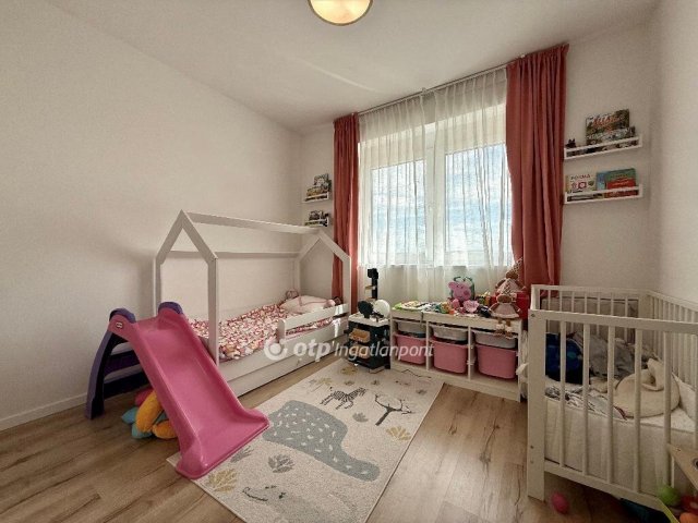 Eladó családi ház, Vácrátóton 115.99 M Ft, 3 szobás