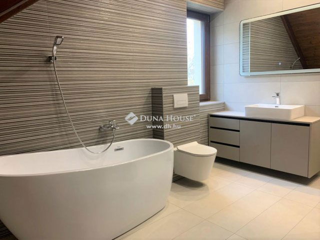 Eladó családi ház, Leányfaluban 279 M Ft, 6 szobás