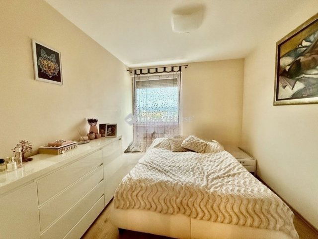 Eladó téglalakás, Pécsett 79.9 M Ft, 3 szobás