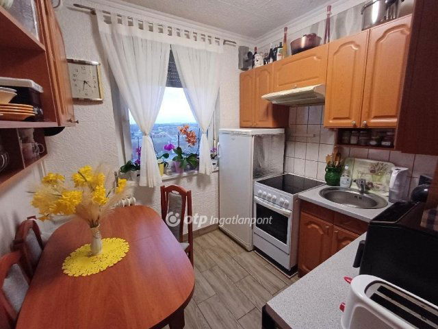 Eladó panellakás, Nyíregyházán 42.9 M Ft, 2 szobás