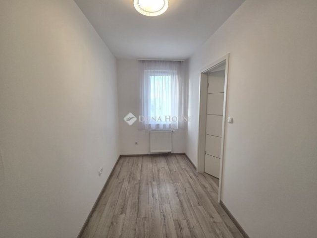 Eladó téglalakás, Budapesten, XI. kerületben 81.9 M Ft, 2 szobás