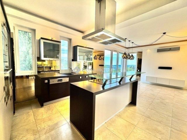 Eladó téglalakás, Budaörsön 185 M Ft, 4 szobás