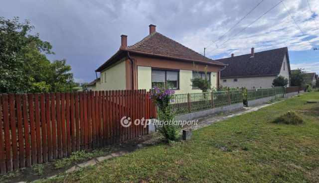 Eladó családi ház, Tetétlenen 16.7 M Ft, 2+1 szobás
