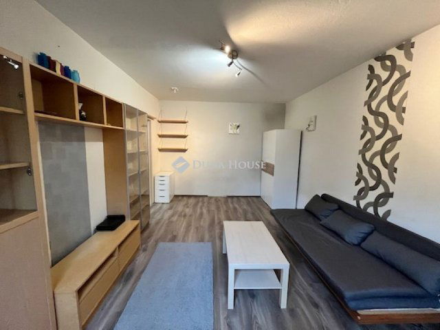 Eladó panellakás, Pécsett, Gyöngyös utcában 42.9 M Ft