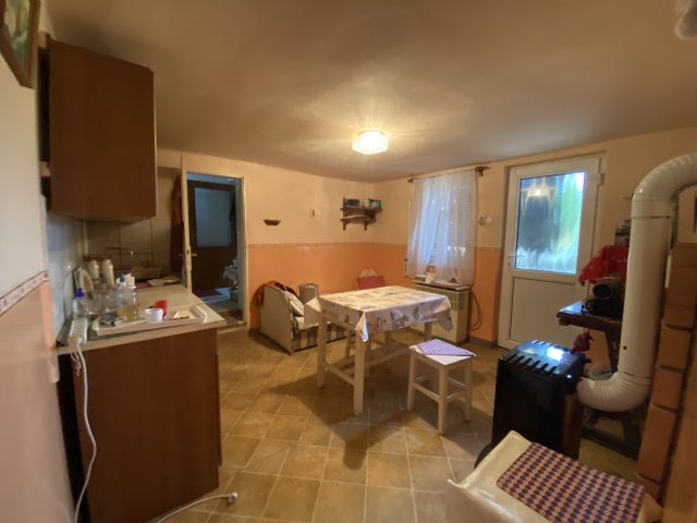 Eladó családi ház, Levelek 25 M Ft, 2 szobás
