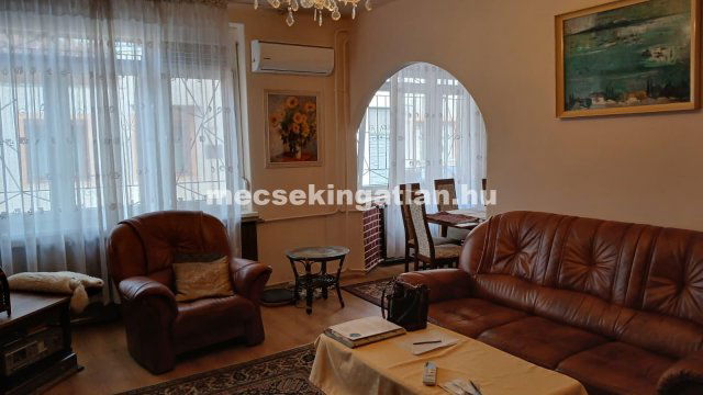 Kiadó téglalakás, albérlet, Pécsett, Felsővámház utcában