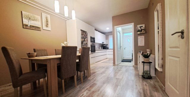 Eladó sorház, Gyulán 93.9 M Ft, 4 szobás / költözzbe.hu