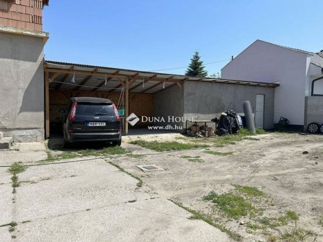 Eladó családi ház, Vecsésen 53.9 M Ft, 9 szobás