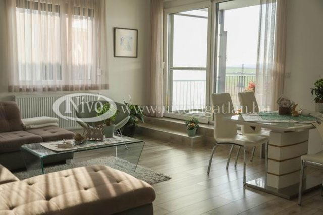 Eladó téglalakás, Veszprémben 130 M Ft, 4 szobás