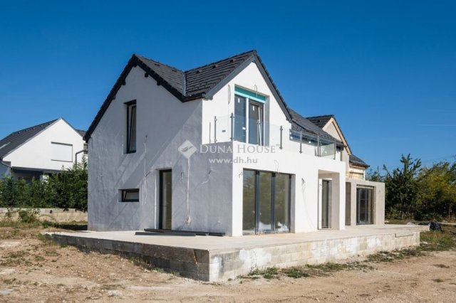 Eladó családi ház, Balatonakaliban 117 M Ft, 5 szobás