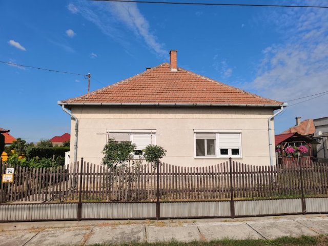Eladó családi ház, Martfűn 45 M Ft, 1 szobás