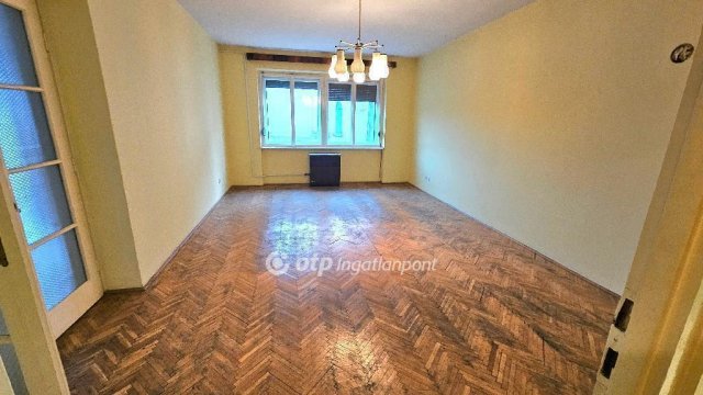 Eladó téglalakás, Egerben 66 M Ft, 3 szobás