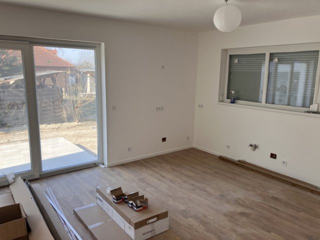 Eladó ikerház, Velencén 105 M Ft, 4+1 szobás