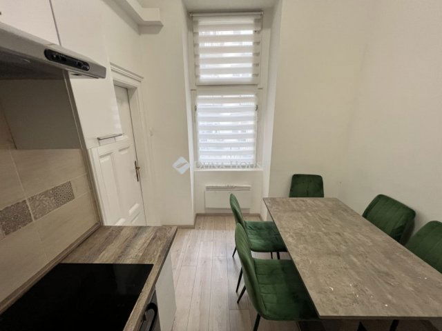 Eladó téglalakás, Budapesten, VI. kerületben 120 M Ft, 3 szobás