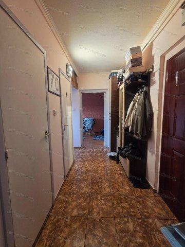 Eladó panellakás, Oroszlányban 28.99 M Ft, 2 szobás