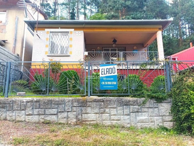 Eladó nyaraló, Arlón, Bányász utcában 12.9 M Ft, 2 szobás