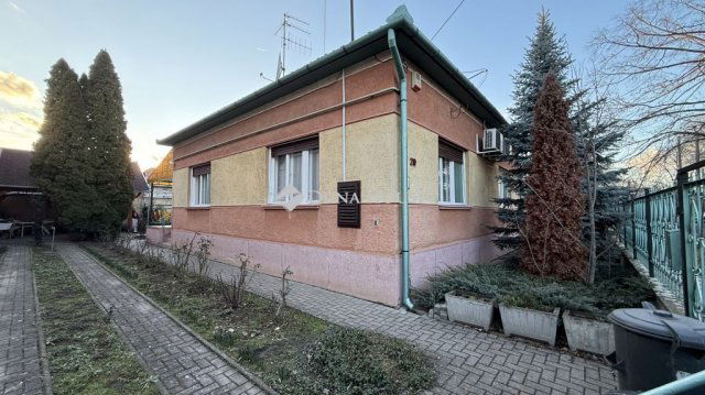 Eladó családi ház, Makón, Hajnóczy utcában 65 M Ft, 4 szobás