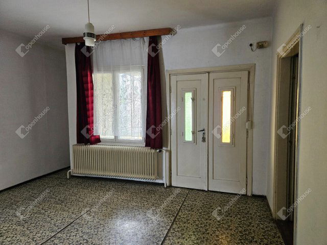 Eladó családi ház, Veszprémvarsányon 39.8 M Ft, 2 szobás