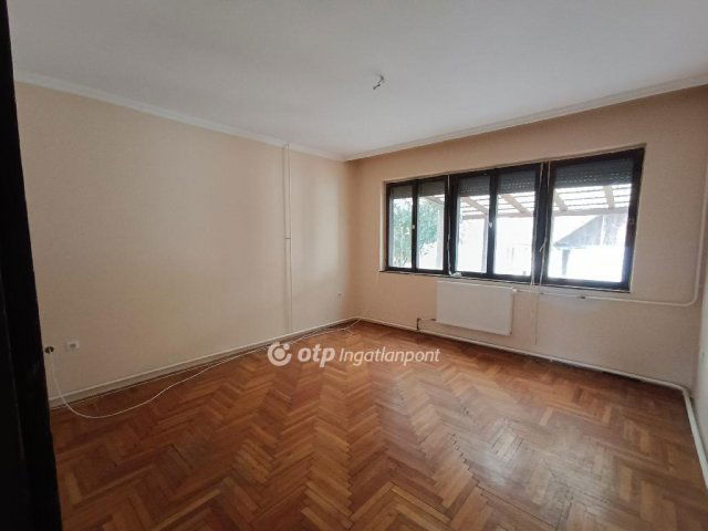 Eladó téglalakás, Tuzséren 21 M Ft, 4+1 szobás