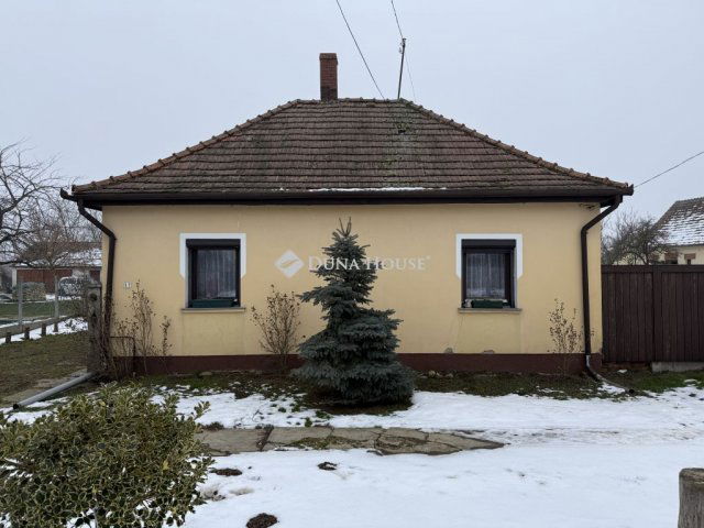 Eladó családi ház, Bogyoszlón 34.9 M Ft, 2 szobás