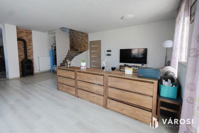 Eladó ikerház, Pilisvörösváron 250 M Ft, 4+5 szobás