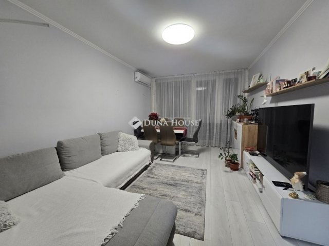 Eladó panellakás, Pécsett 57.2 M Ft, 3 szobás