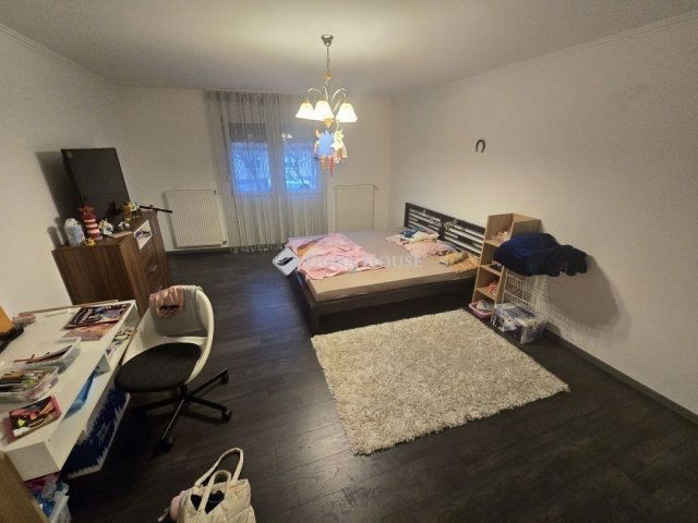 Eladó téglalakás, Baján 43 M Ft, 3 szobás