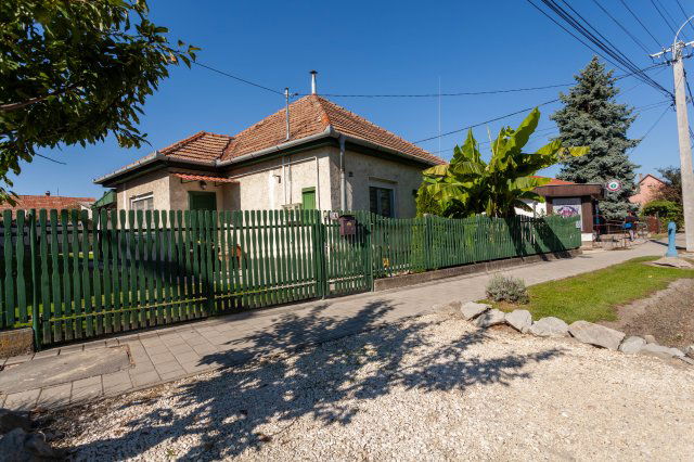 Eladó családi ház, Szigetszentmártonban 59 M Ft, 2 szobás