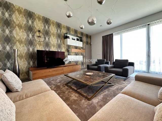 Eladó családi ház, Pécsett 425 M Ft, 4 szobás