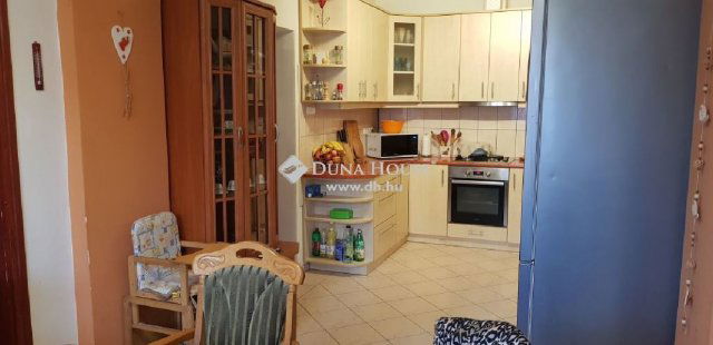 Eladó családi ház, Pócsmegyeren 79 M Ft, 5 szobás